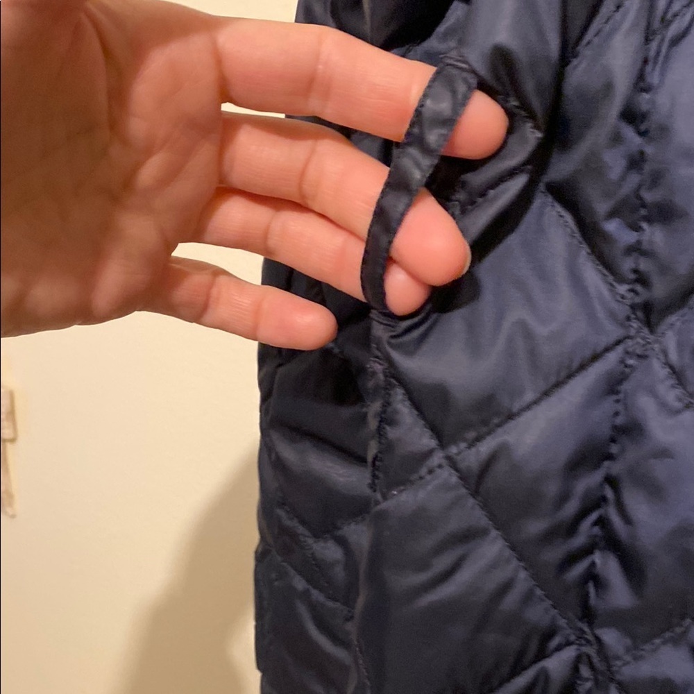 ‘S MAXMARA Navy Quilted Hooded Reversed Jacket. Size 8 ( missing belt) - Picture 6 of 14